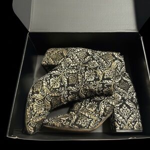 Sam Edelman Elegant Black and Gold Women's Ankle Boots